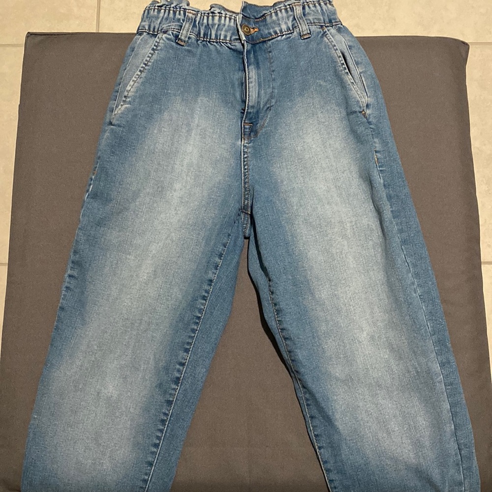 Women’s sizes (3-5) baggy jeans